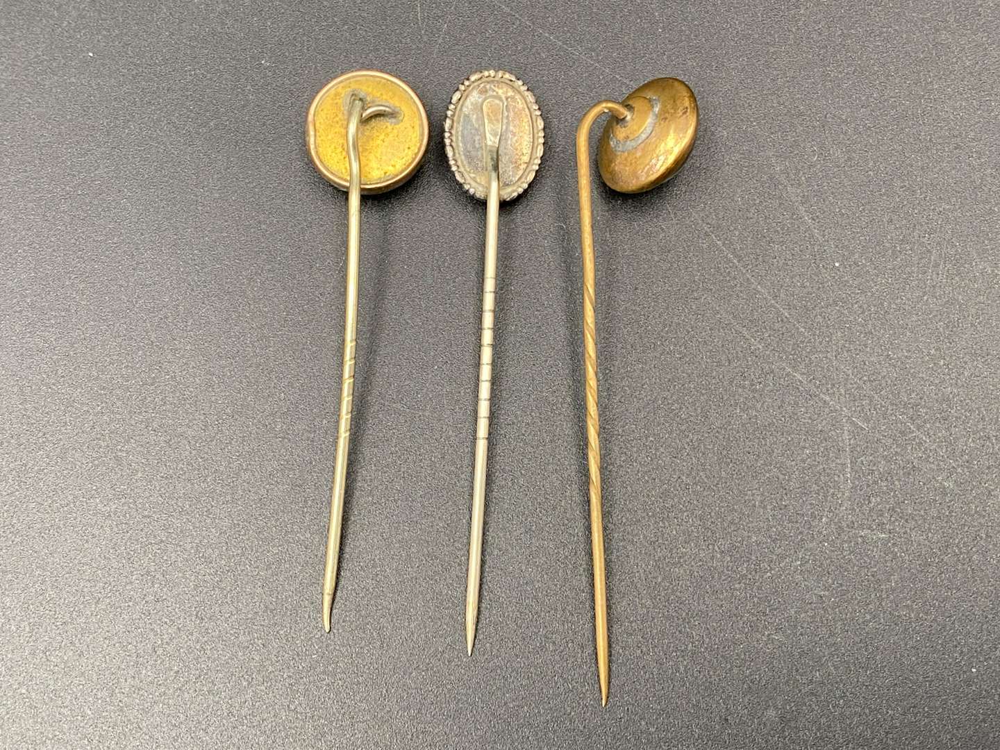 <p>STICK PINS X 3&nbsp;</p>