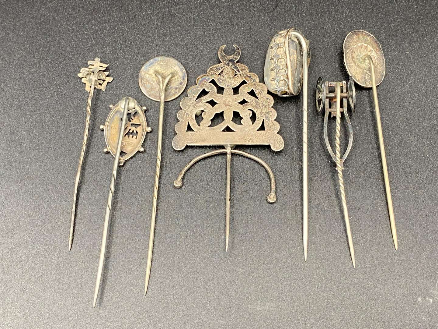 <p>STICK PINS X 7</p>