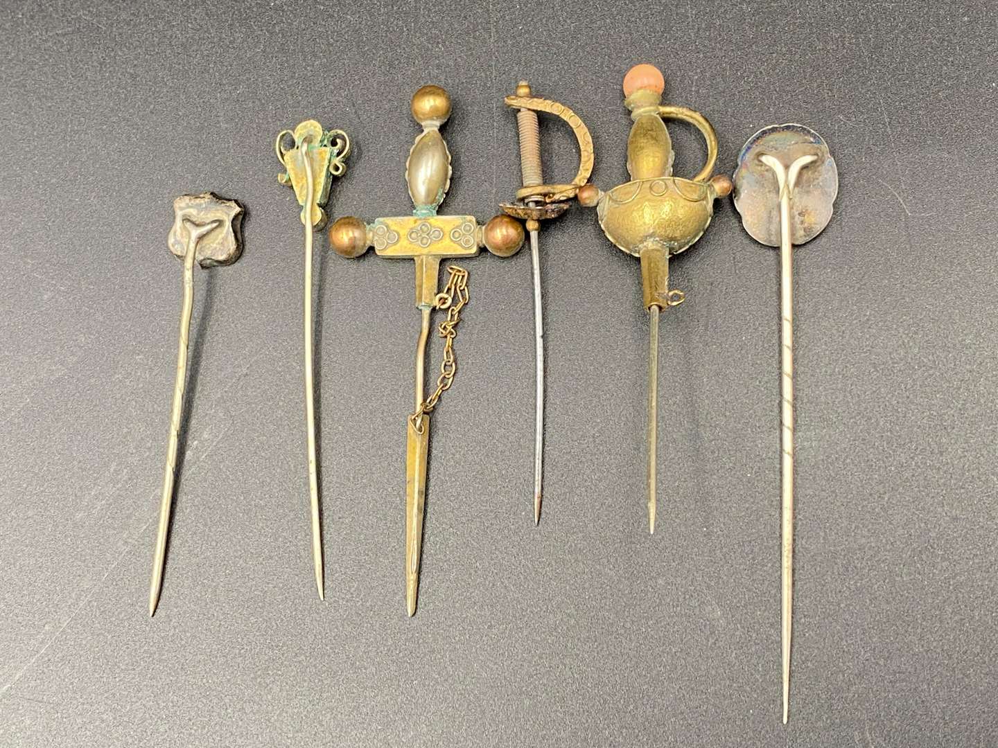 <p>STICK PINS X 6</p>