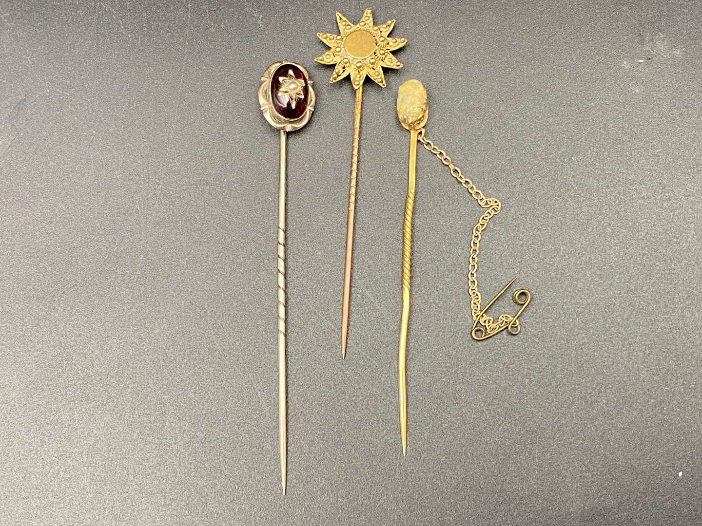 <p>STICK PINS X 3</p>