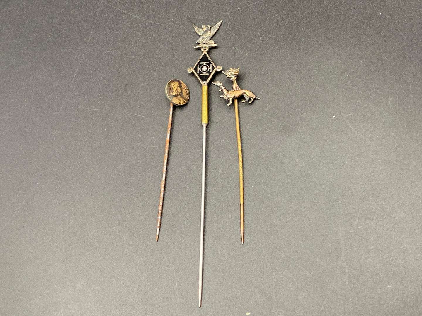 <p>STICK PINS X 3&nbsp;</p>