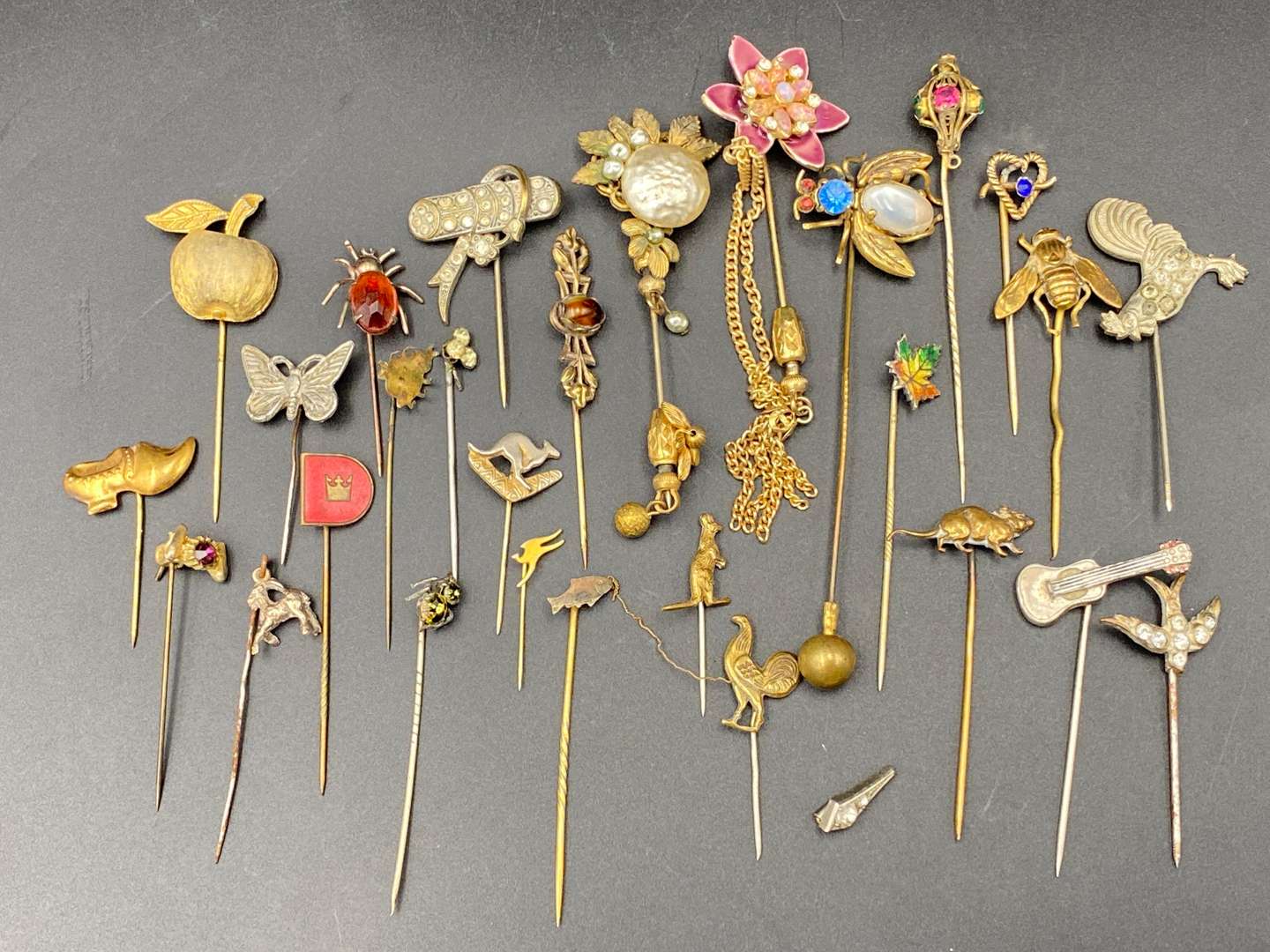 <p>STICK PINS X 28</p>