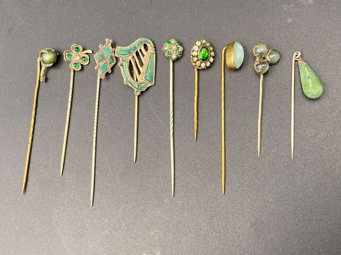<p>STICK PINS X 9</p>