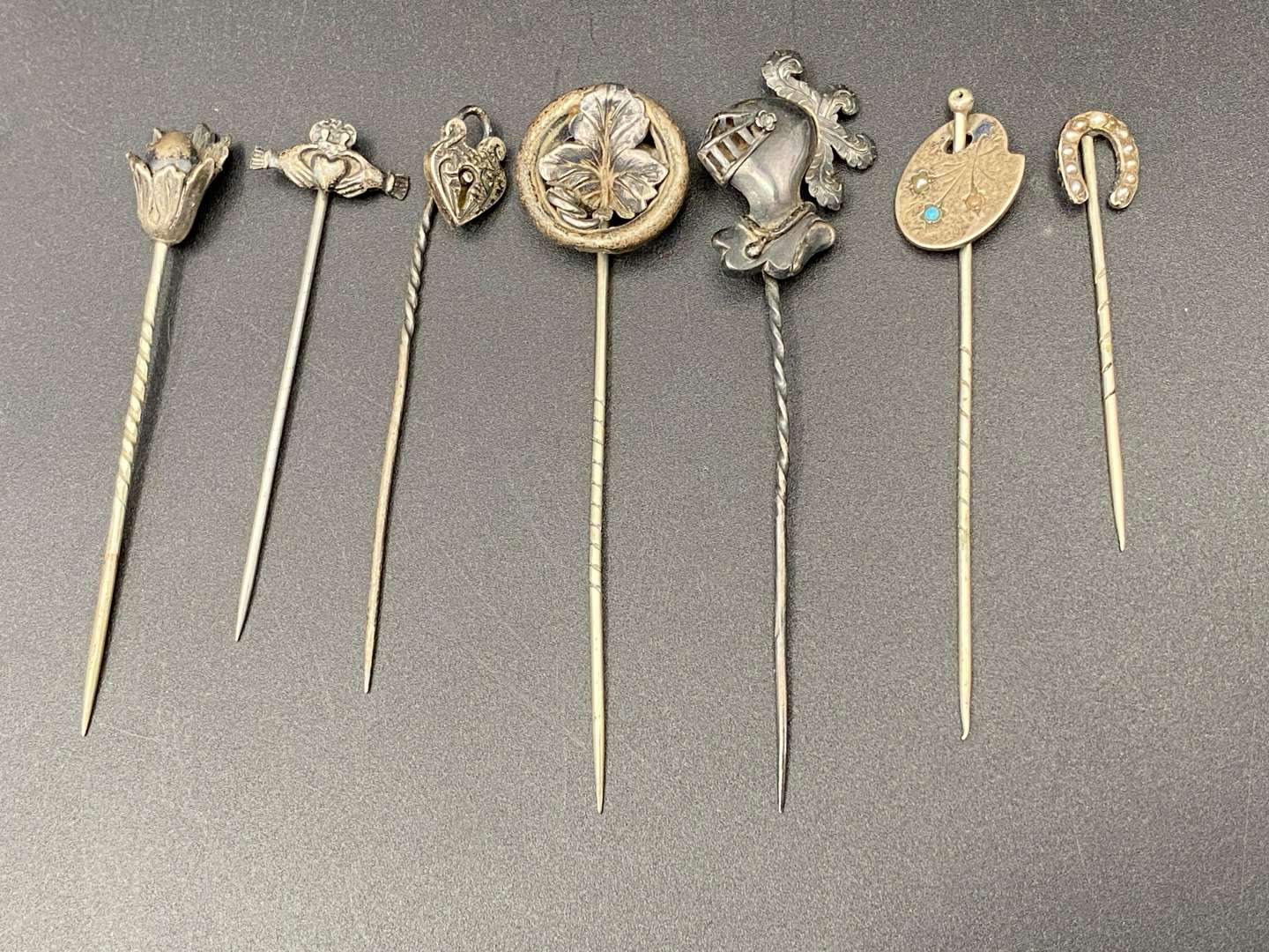 <p>STICK PINS X 7</p>