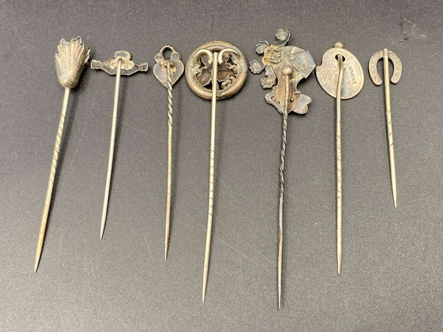 <p>STICK PINS X 7</p>
