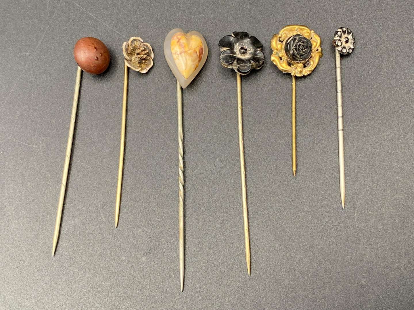 <p>STICK PINS X 6</p>