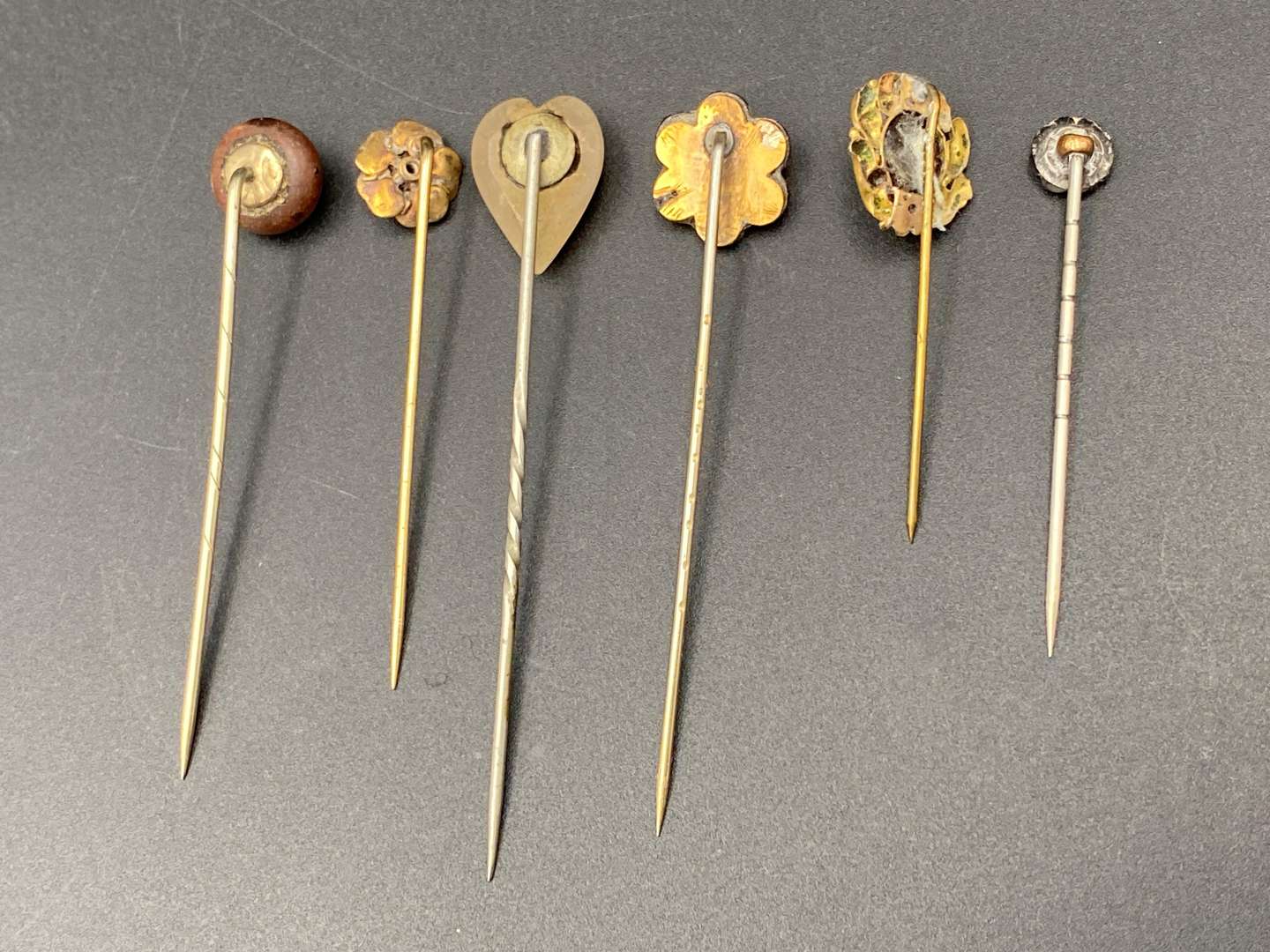<p>STICK PINS X 6</p>