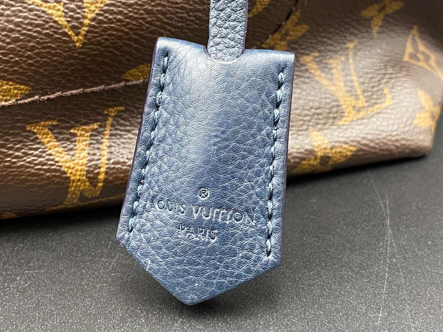<p>LOUIS VUITTON, MAJESTUEUX, EXOTIQUE TOTE&nbsp;</p>