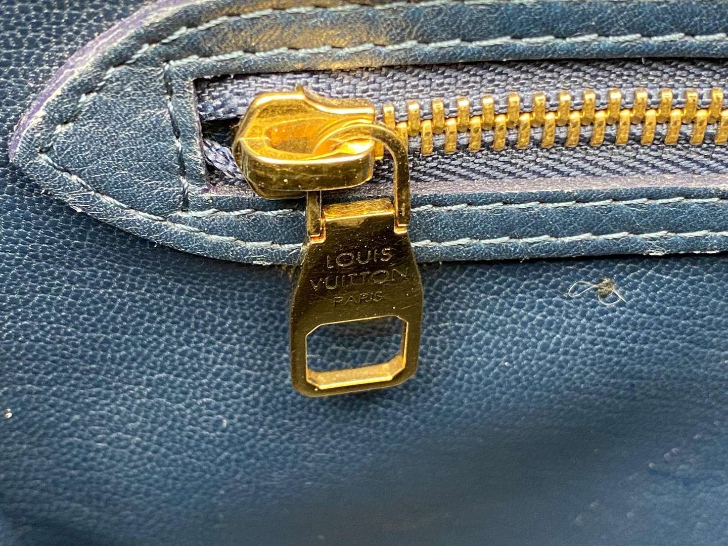<p>LOUIS VUITTON, MAJESTUEUX, EXOTIQUE TOTE&nbsp;</p>