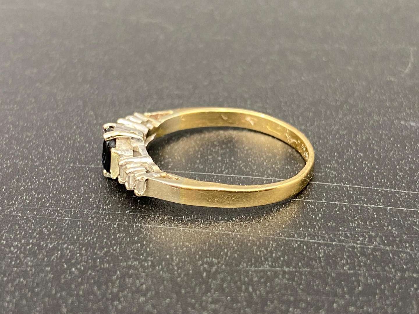 <p>18ct GOLD, DIAMOND AND SAPHIRE SET DRESS RING</p>