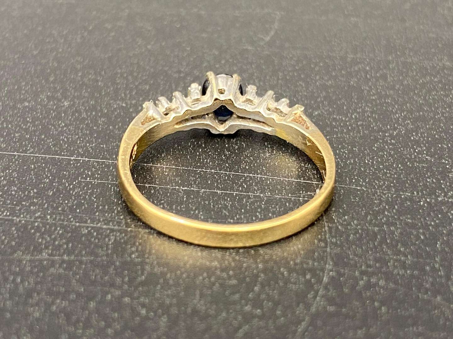 <p>18ct GOLD, DIAMOND AND SAPHIRE SET DRESS RING</p>