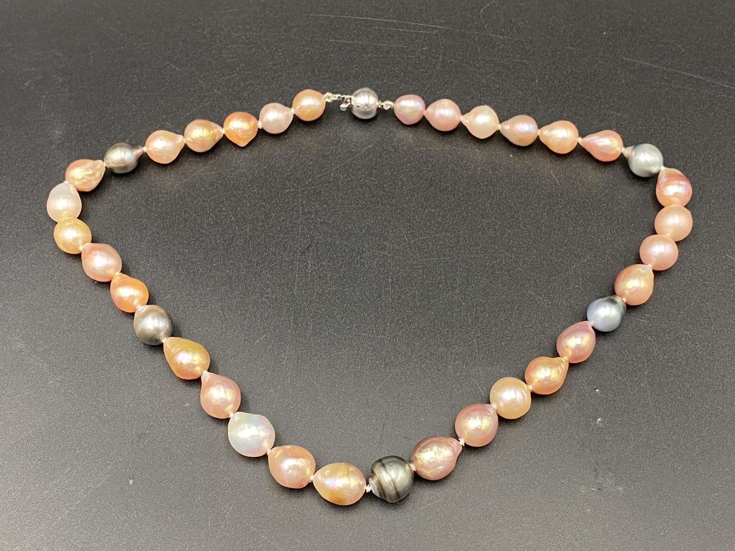 <p>NATURAL PEARL NECKLACE</p>