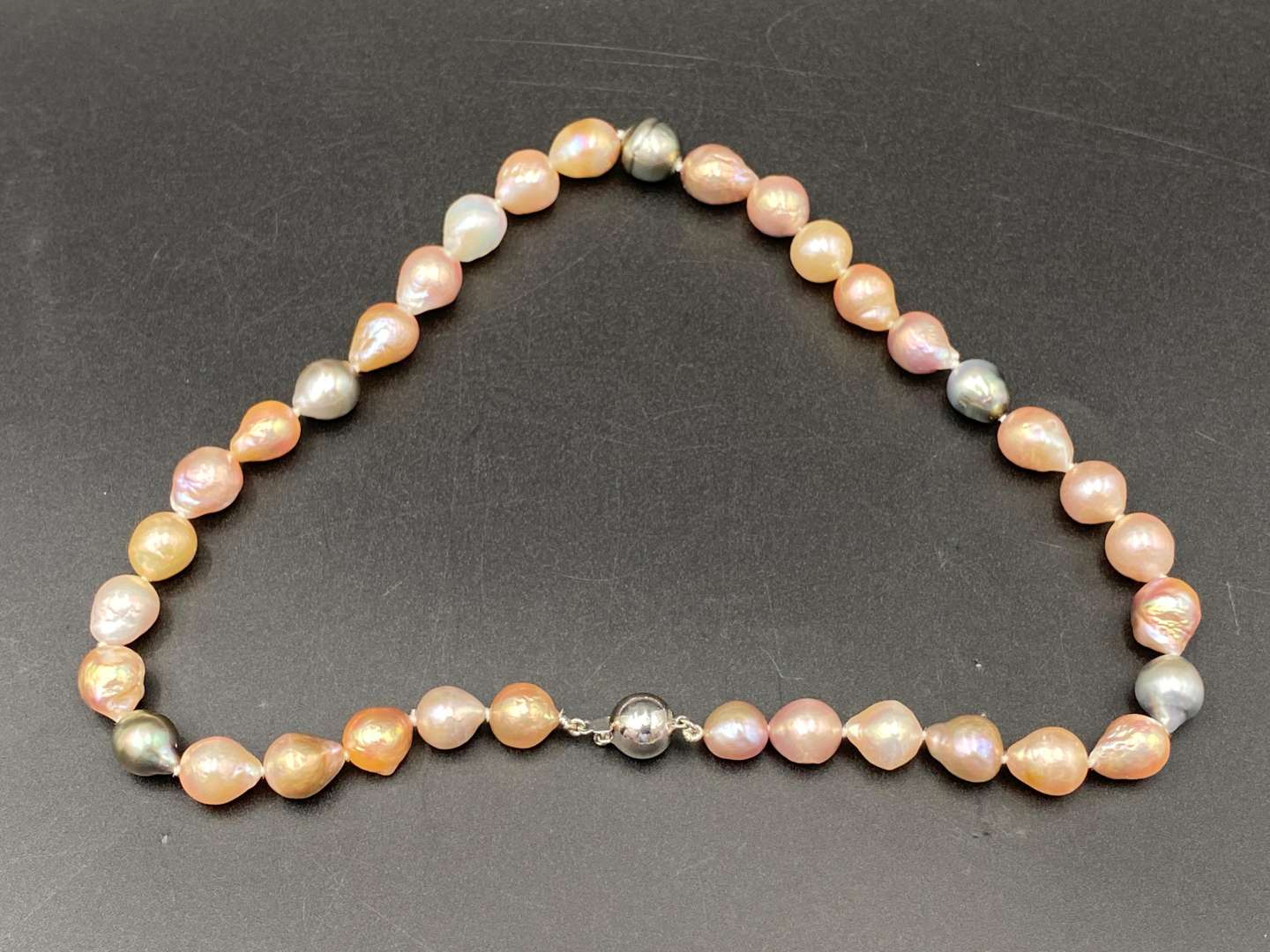 <p>NATURAL PEARL NECKLACE</p>