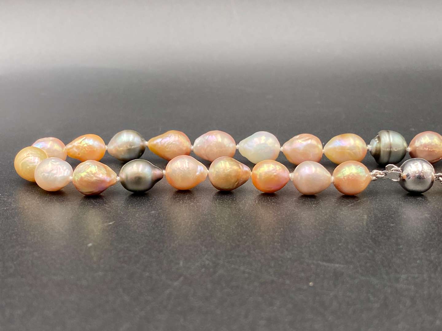 <p>NATURAL PEARL NECKLACE</p>