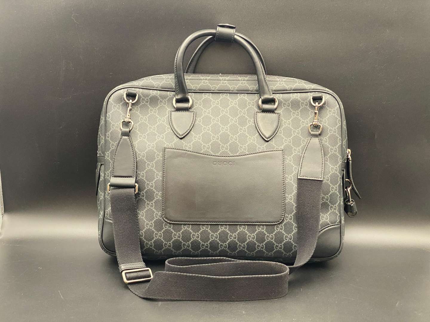 <p>GUCCI, MONOGRAMME SHOULDER BAG&nbsp;</p>