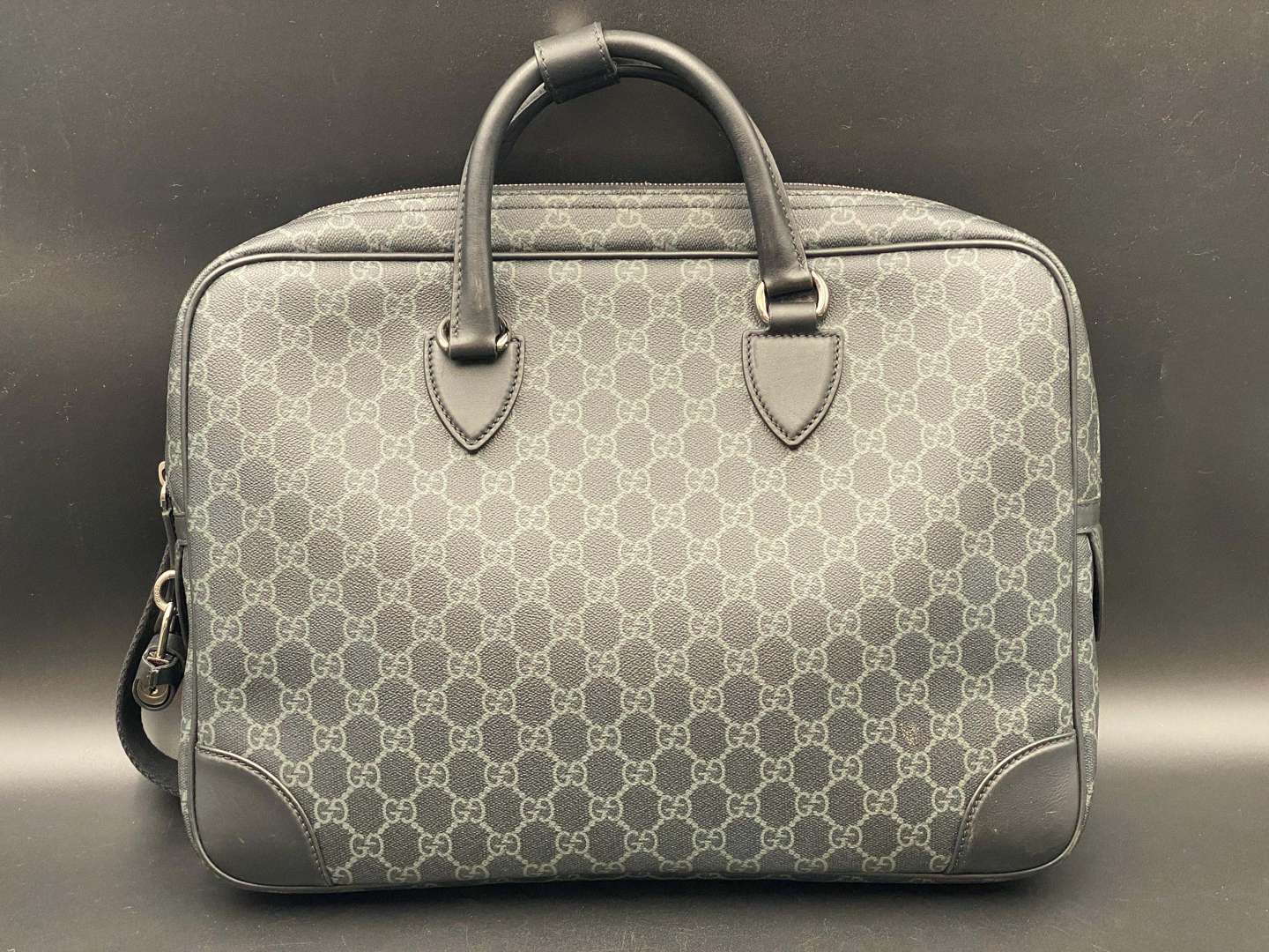<p>GUCCI, MONOGRAMME SHOULDER BAG&nbsp;</p>
