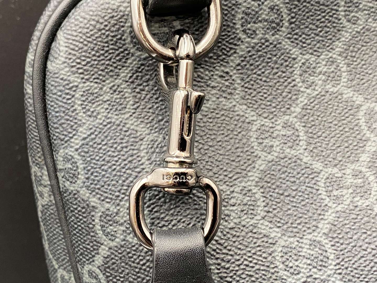 <p>GUCCI, MONOGRAMME SHOULDER BAG&nbsp;</p>