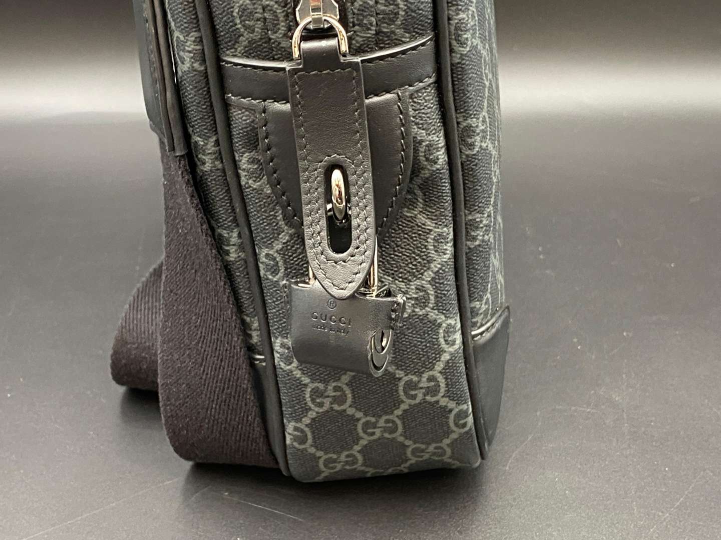 <p>GUCCI, MONOGRAMME SHOULDER BAG&nbsp;</p>