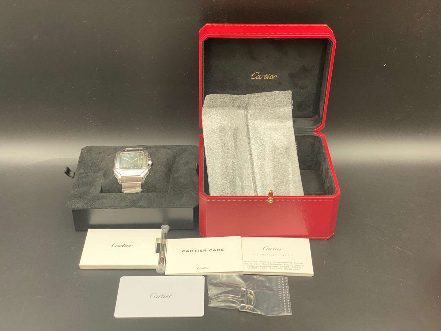 <p>CARTIER, SANTOS DE CARTIER WITH BOX AND PAPERS, REF WSSA0062, 4072485843EY</p>