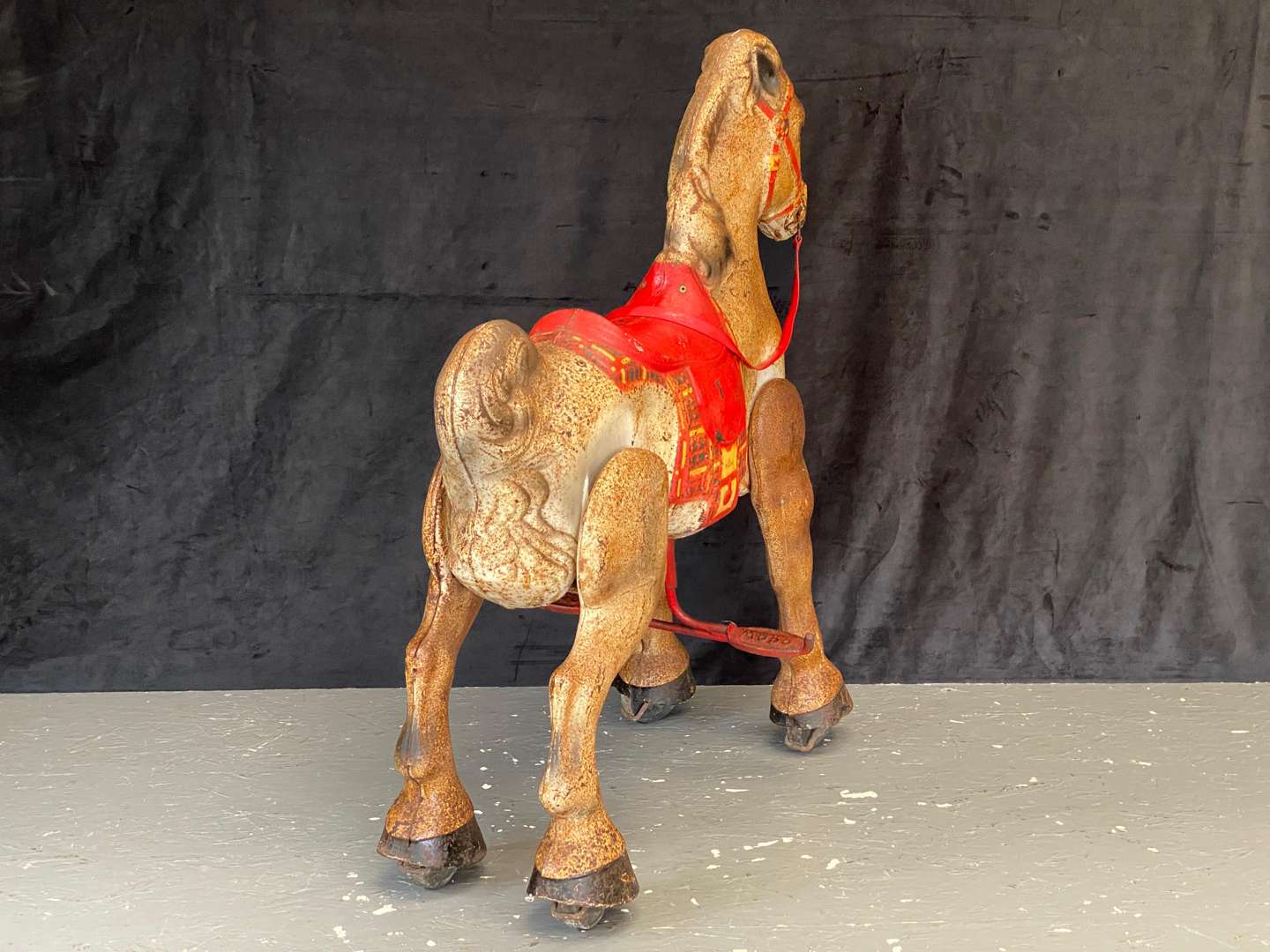 <p>MOBO, MID 20TH CENTURY PRESSED AND PAINTED STEEL WALKING HORSE TOY</p>
