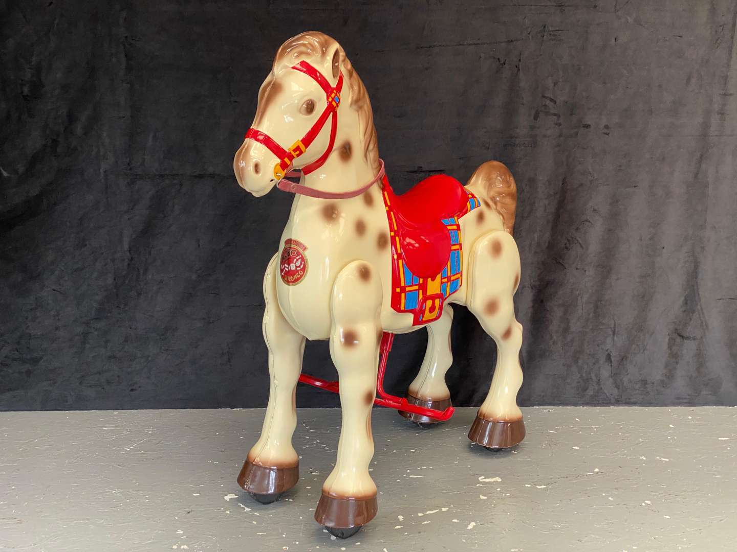 <p>MOBO, MID 20TH CENTURY PRESSED AND PAINTED STEEL WALKING HORSE TOY</p>