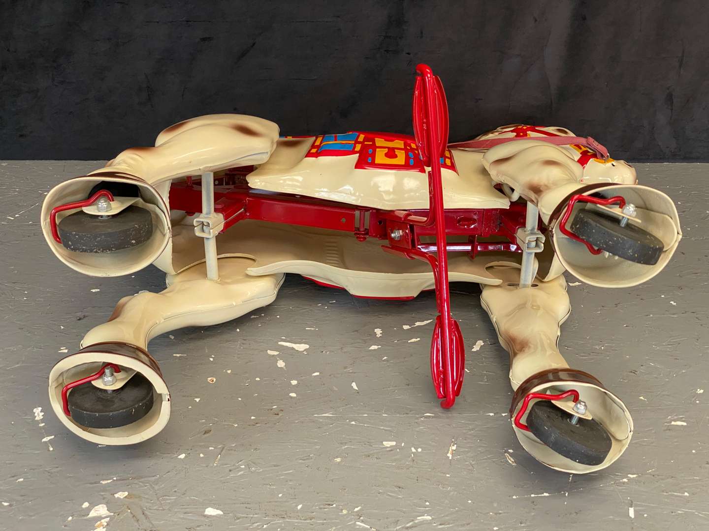 <p>MOBO, MID 20TH CENTURY PRESSED AND PAINTED STEEL WALKING HORSE TOY</p>