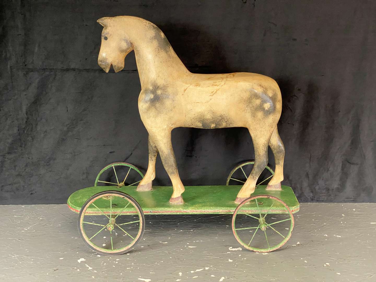 <p>EARLY 20th CENTURY, PULL ALONG PAINTED WOODEN TOY HORSE</p>