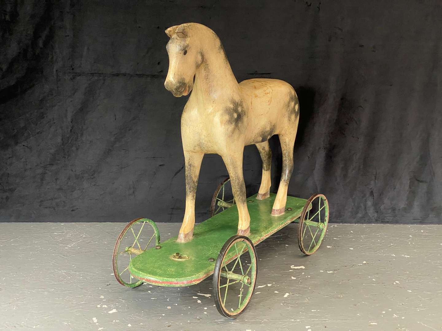 <p>EARLY 20th CENTURY, PULL ALONG PAINTED WOODEN TOY HORSE</p>