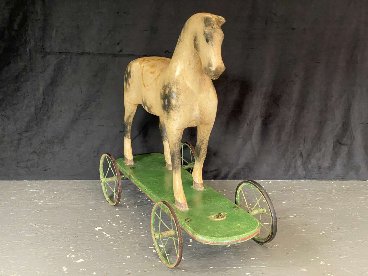 <p>EARLY 20th CENTURY, PULL ALONG PAINTED WOODEN TOY HORSE</p>