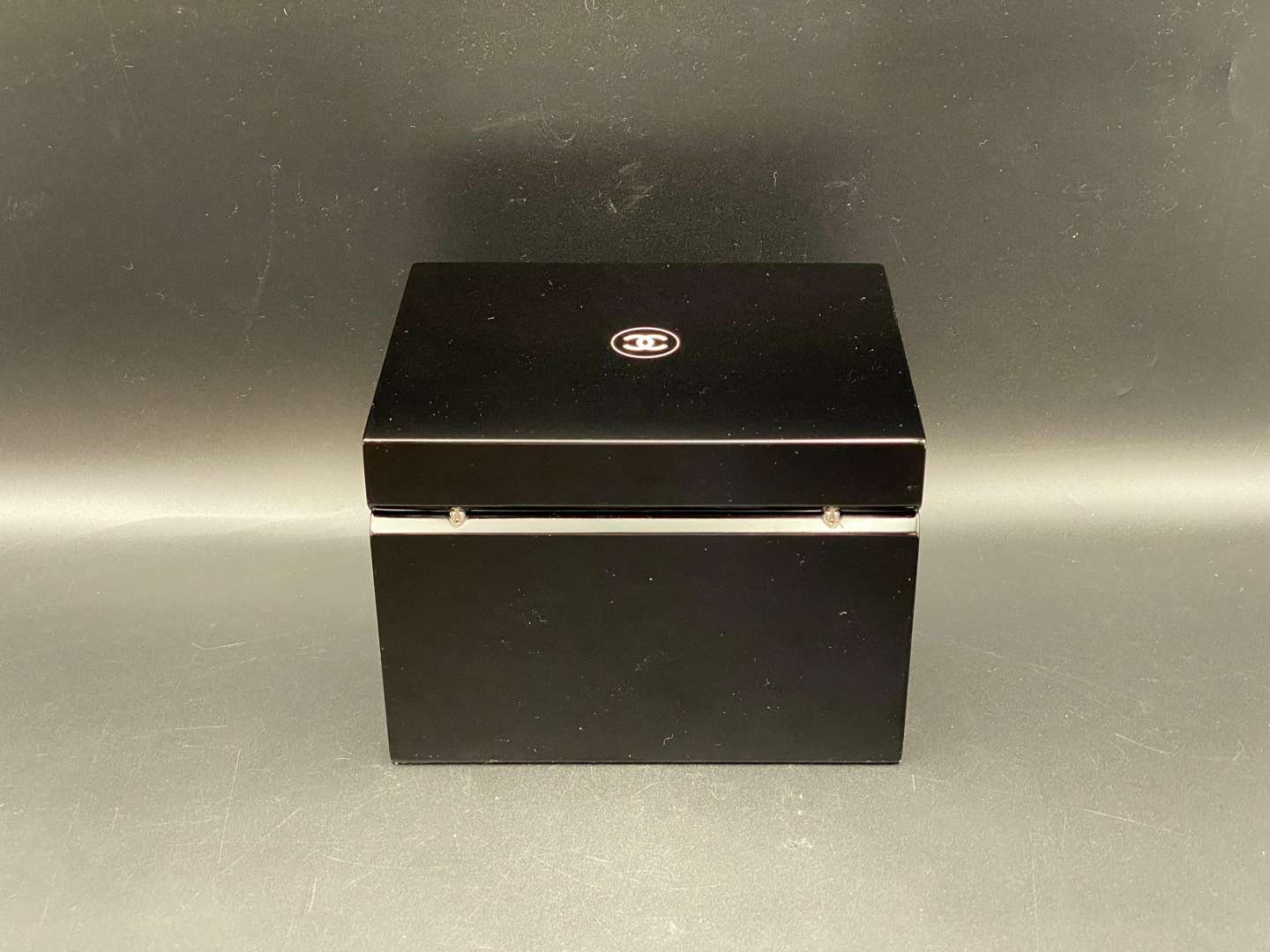 <p>CHANEL, BLACK & WHITE, La Boîte Laquée BEAUTY BOX</p>