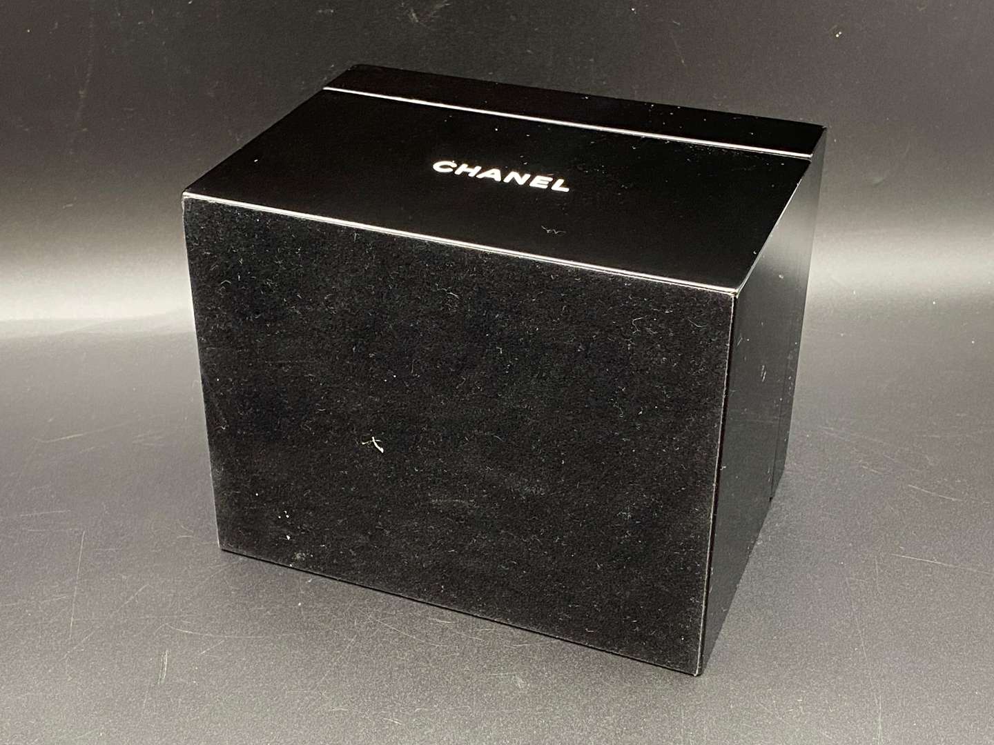 <p>CHANEL, BLACK & WHITE, La Boîte Laquée BEAUTY BOX</p>
