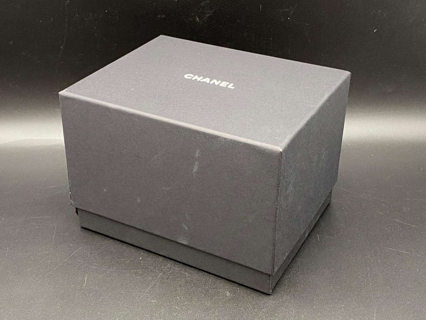 <p>CHANEL, BLACK & WHITE, La Boîte Laquée BEAUTY BOX</p>