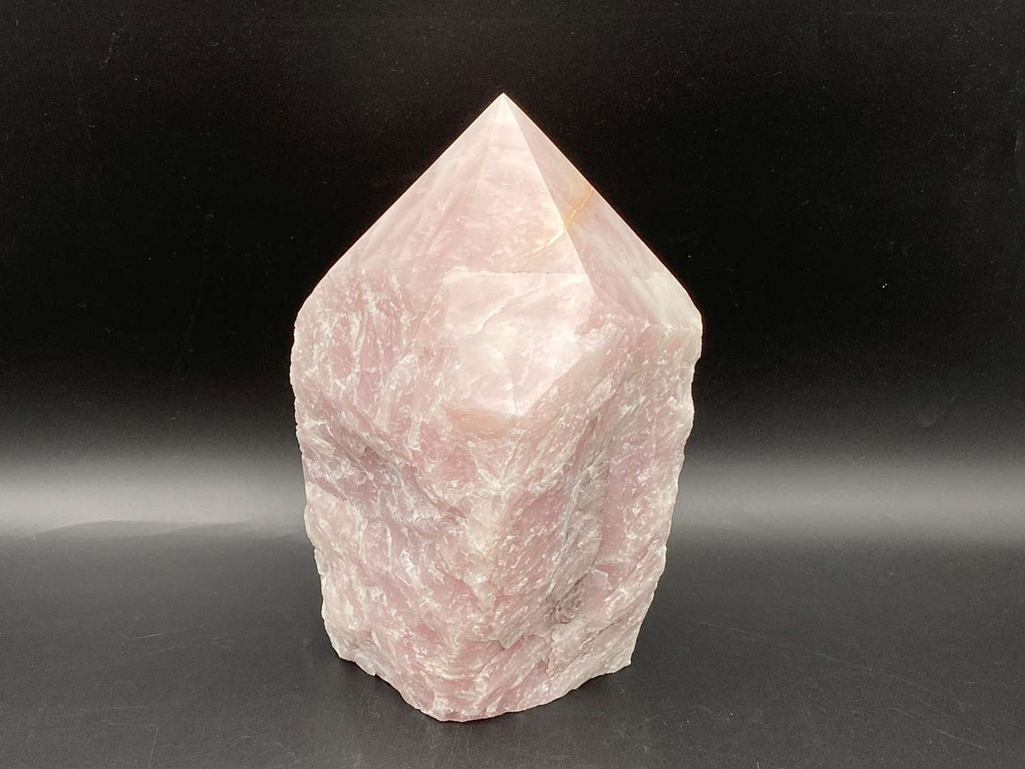 <p>MODERN ROSE QUARTZ CRYSTAL POINT</p>
