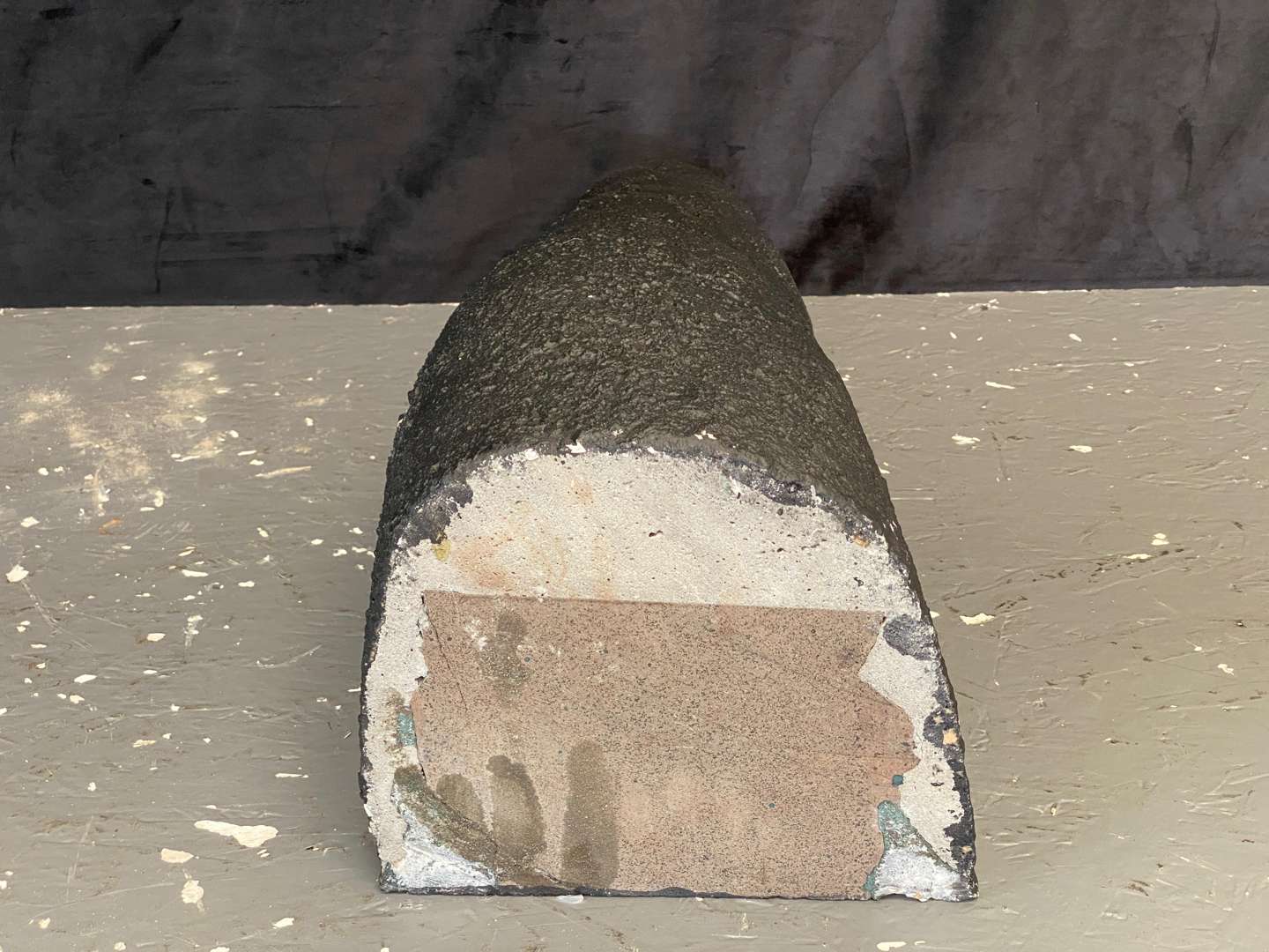 <p>LARGE MODERN AMETHYST CATHEDERAL GEODE, 27.8KG</p>