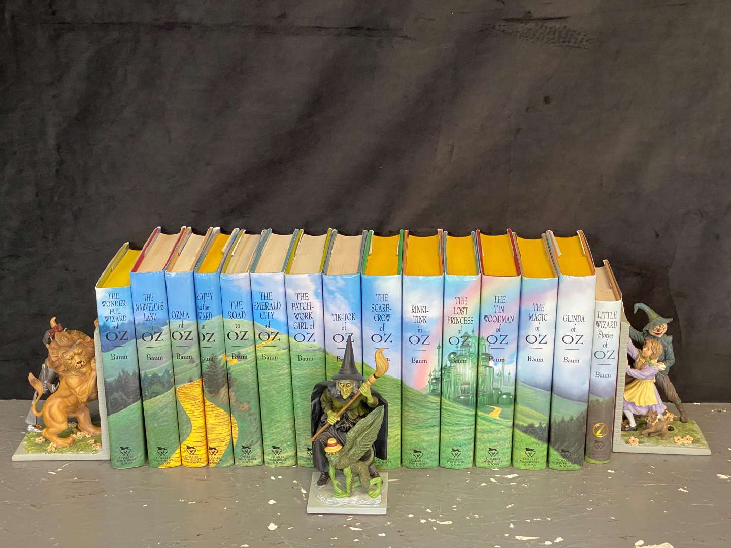 <p>WIZARD OF OZ SERIES, FACSIMILE REPLICA FIRST EDITIONS, L FRANK BAUM, (AUTHOR),CHARLES WINTHROPE & SONS (PUBLISHER) (15) + THREE BOOKENDS</p>