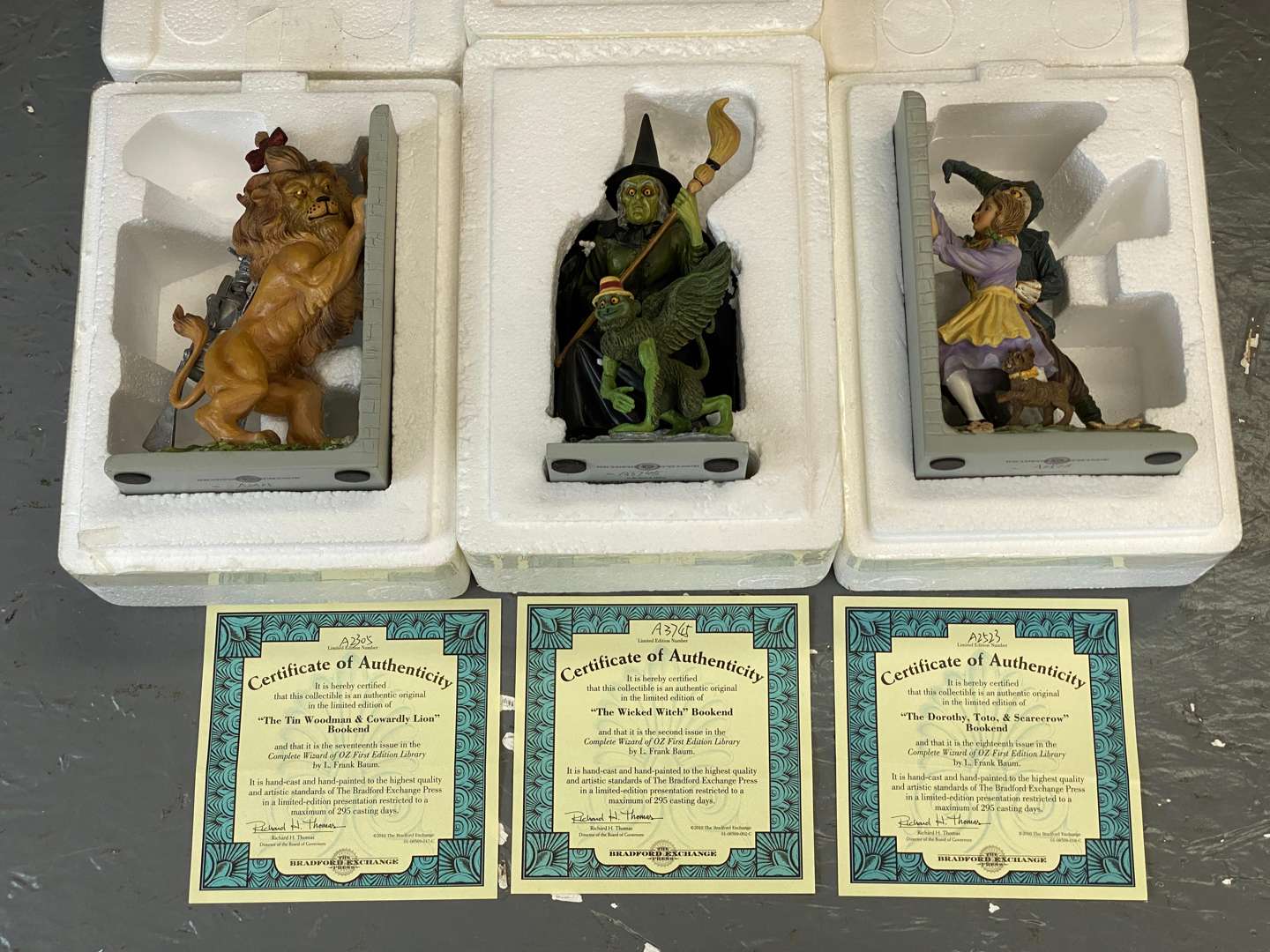 <p>WIZARD OF OZ SERIES, FACSIMILE REPLICA FIRST EDITIONS, L FRANK BAUM, (AUTHOR),CHARLES WINTHROPE & SONS (PUBLISHER) (15) + THREE BOOKENDS</p>