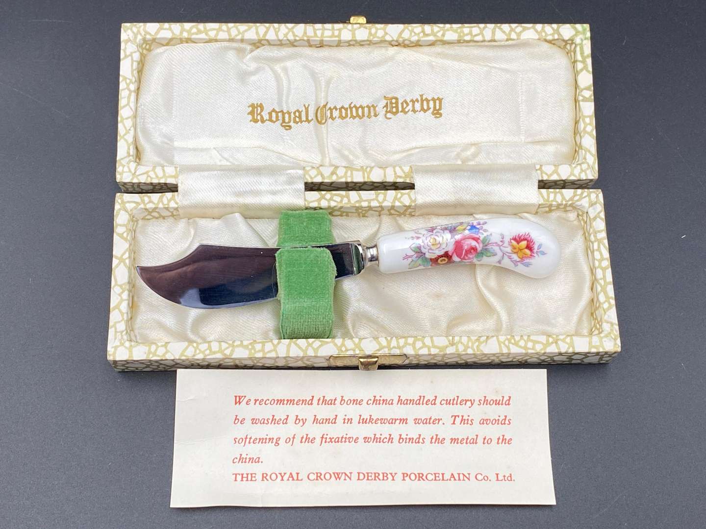 <p>ROYAL CROWN DERBY, “POSIES” PATTERTN PORCELAIN HANDLED DESSERT SERVICE FOR 12</p>