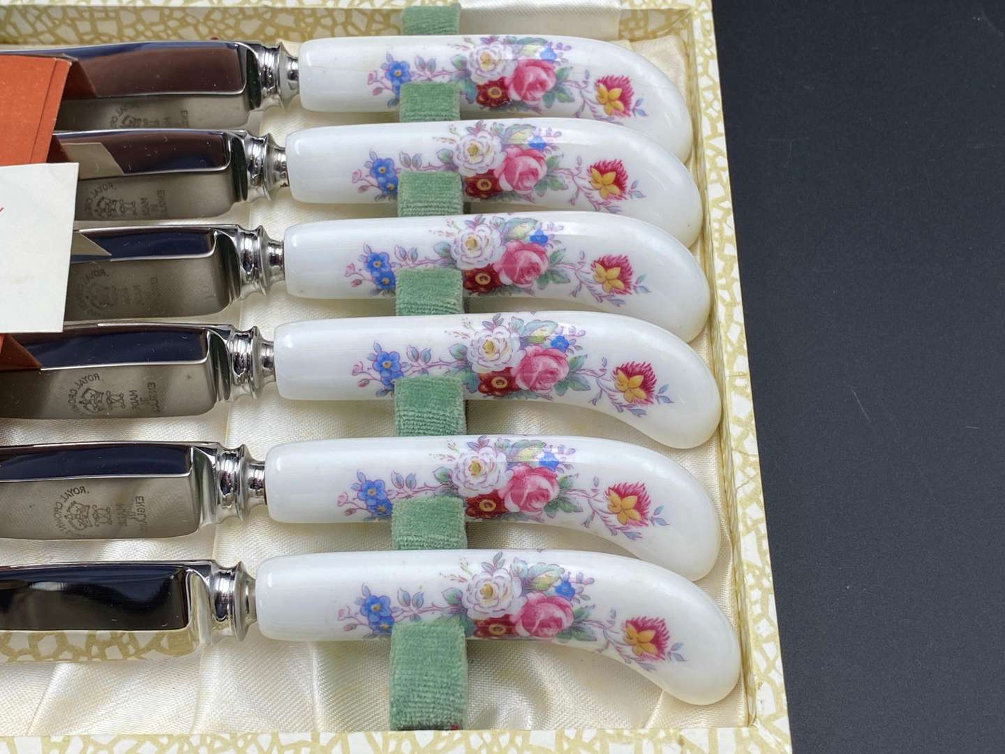 <p>ROYAL CROWN DERBY, “POSIES” PATTERTN PORCELAIN HANDLED DESSERT SERVICE FOR 12</p>