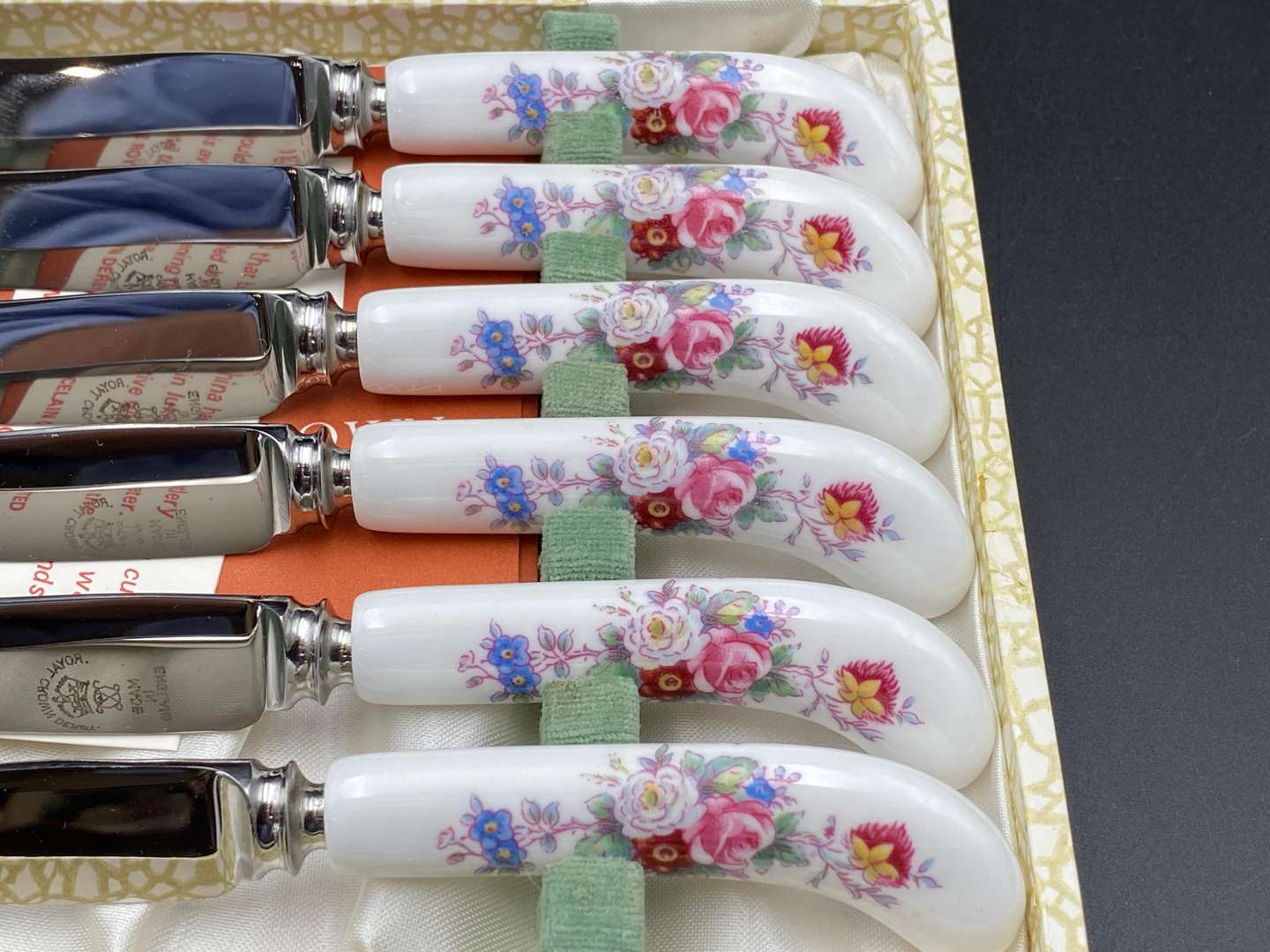 <p>ROYAL CROWN DERBY, “POSIES” PATTERTN PORCELAIN HANDLED DESSERT SERVICE FOR 12</p>
