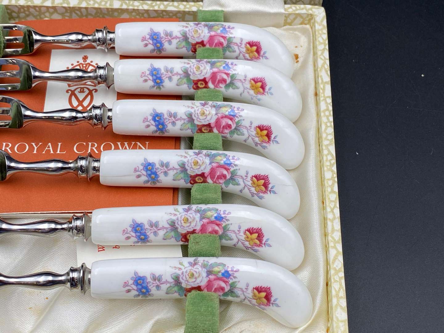 <p>ROYAL CROWN DERBY, “POSIES” PATTERTN PORCELAIN HANDLED DESSERT SERVICE FOR 12</p>