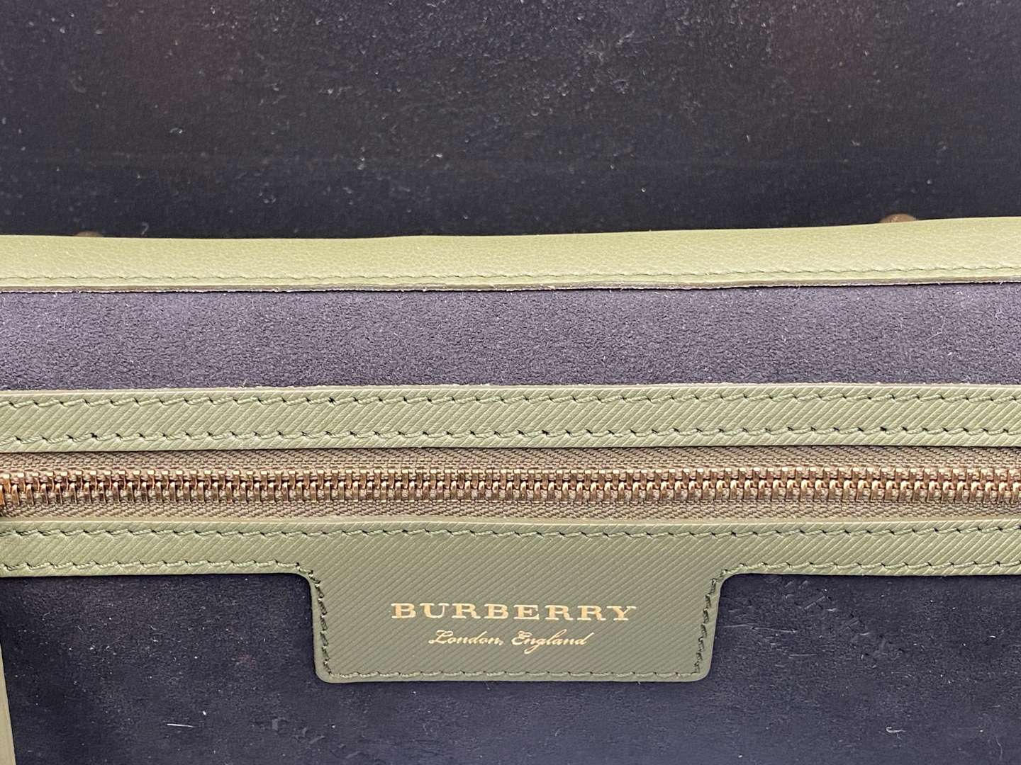 <p>BURBERRY DK88 LEATHER TOP HANDLE BAG</p>