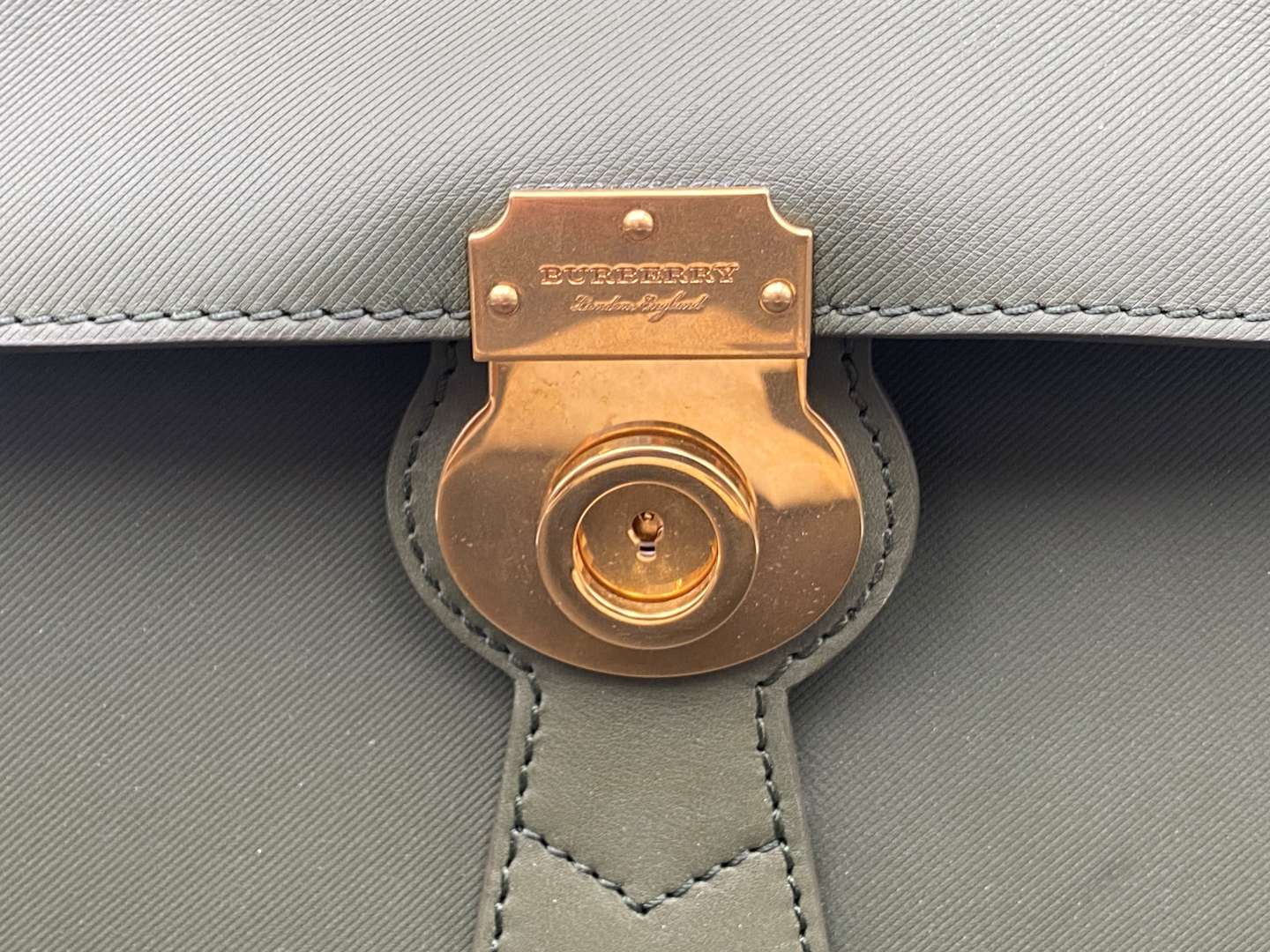 <p>BURBERRY DK88 LEATHER TOP HANDLE BAG</p>