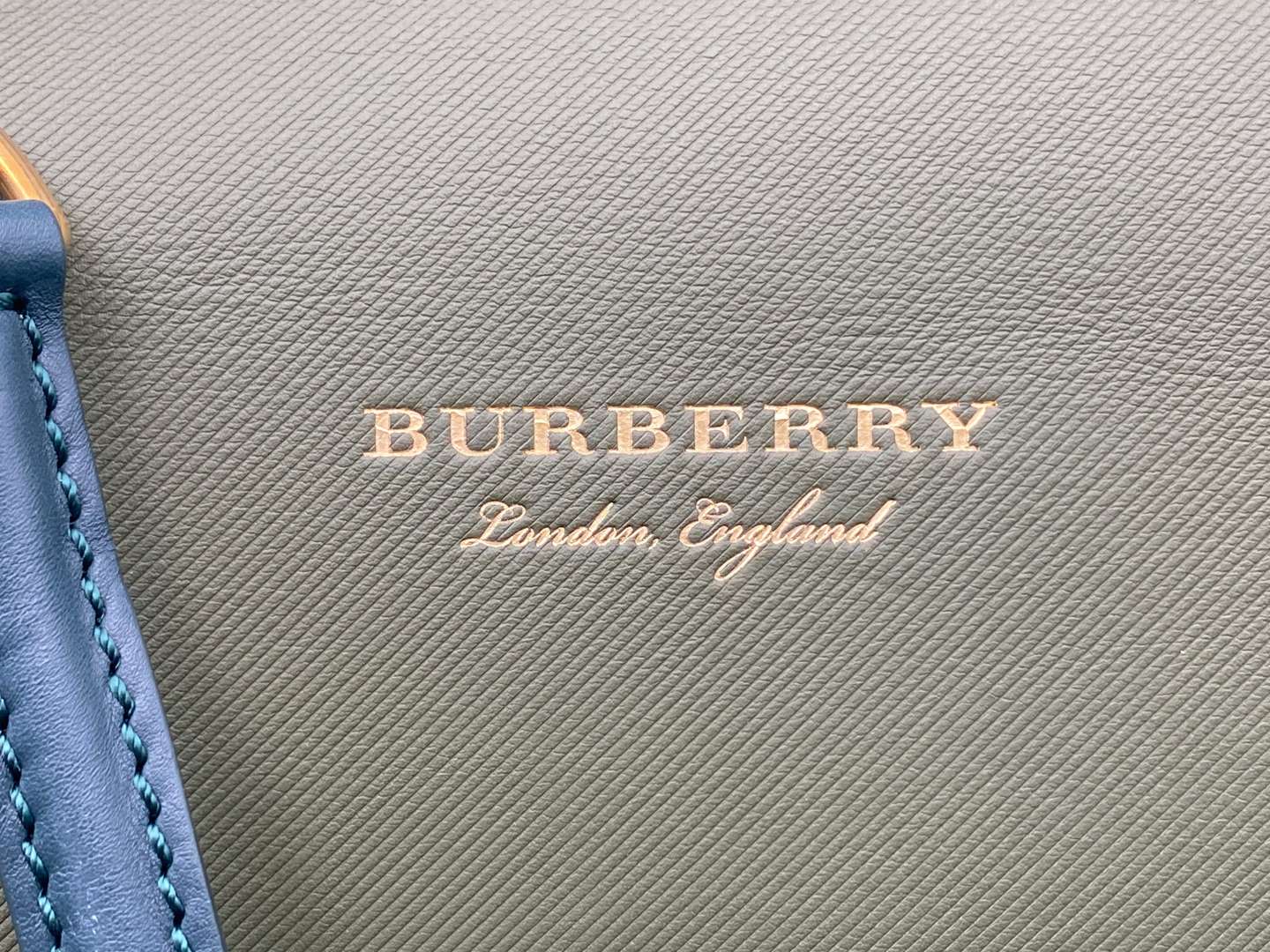 <p>BURBERRY DK88 LEATHER TOP HANDLE BAG</p>