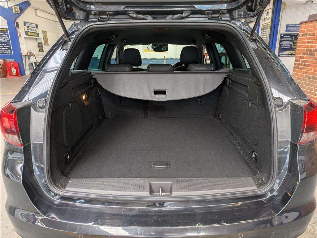 <p>2016 VAUXHALL ASTRA SRI</p>
