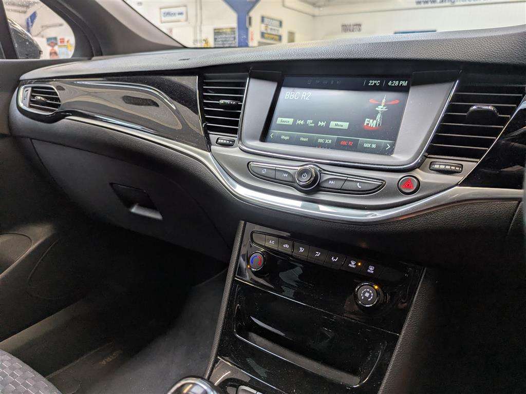 <p>2016 VAUXHALL ASTRA SRI</p>