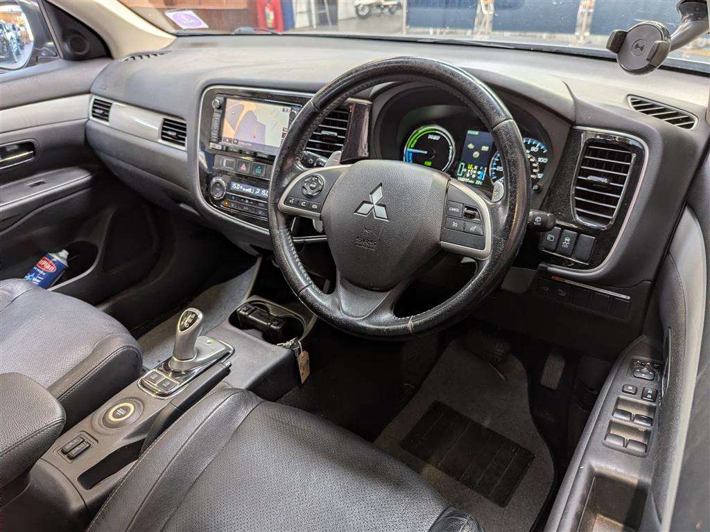 <p>2015 MITSUBISHI OUTLANDER GX4H PHEV 4WORK</p>