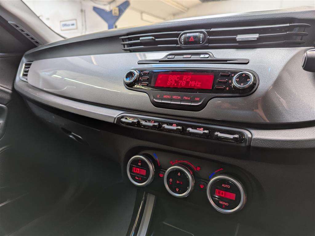 <p>2011 ALFA ROMEO GIULIETTA LUSSO TB</p>