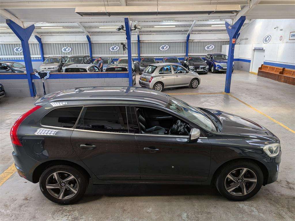 <p>2014 VOLVO XC60 R-DESIGN D4</p>