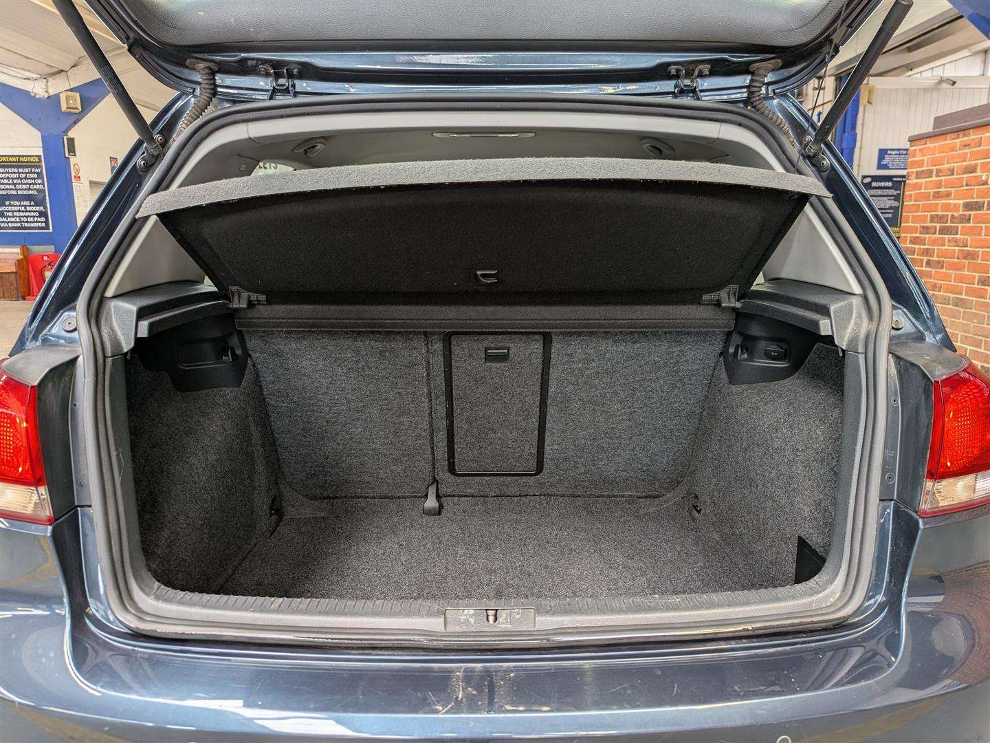 <p>2011 VOLKSWAGEN GOLF MATCH TDI BLUE TECH</p>