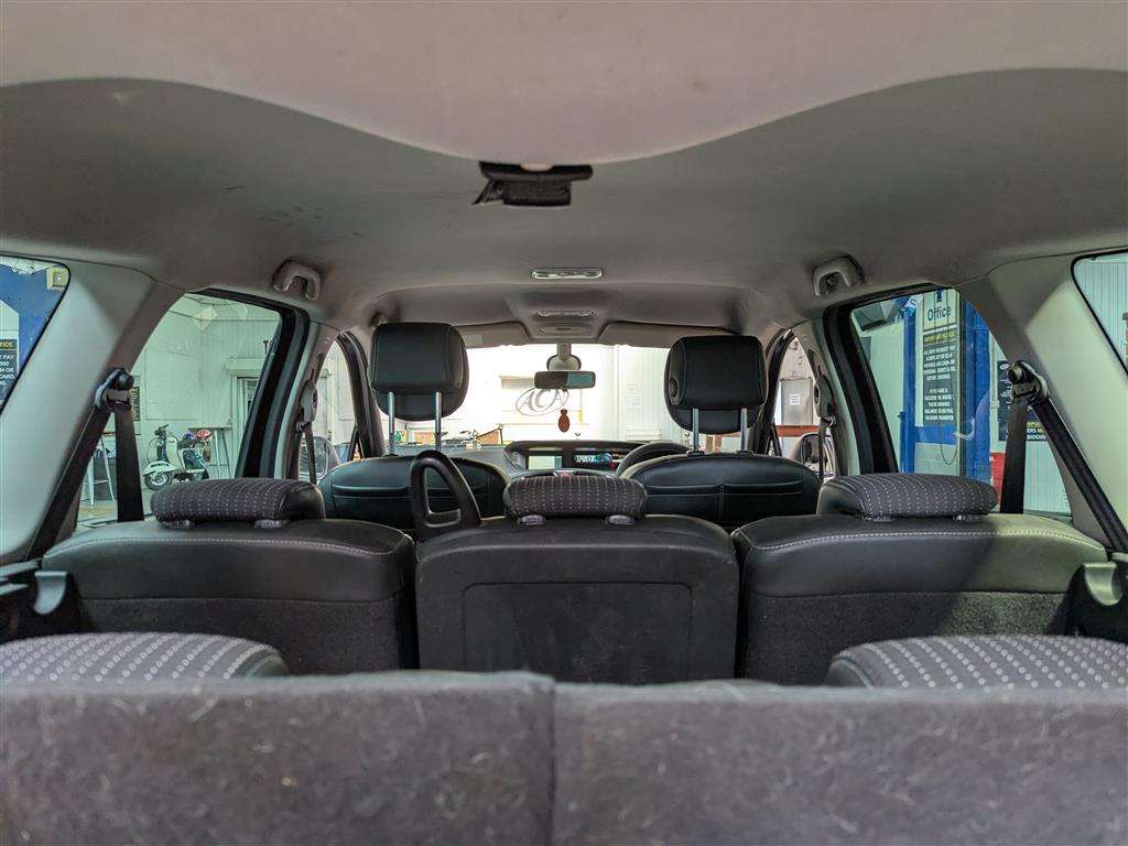 <p>2011 RENAULT GRAND SCENIC D-QUE TT VVT</p>